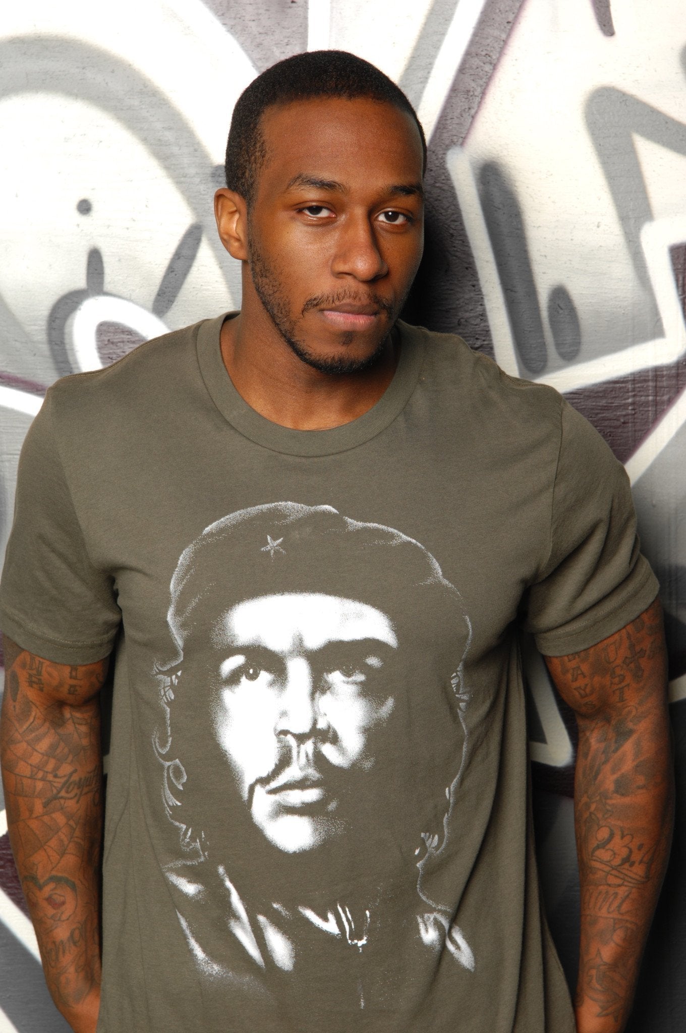 Che Tee - Simple Stature